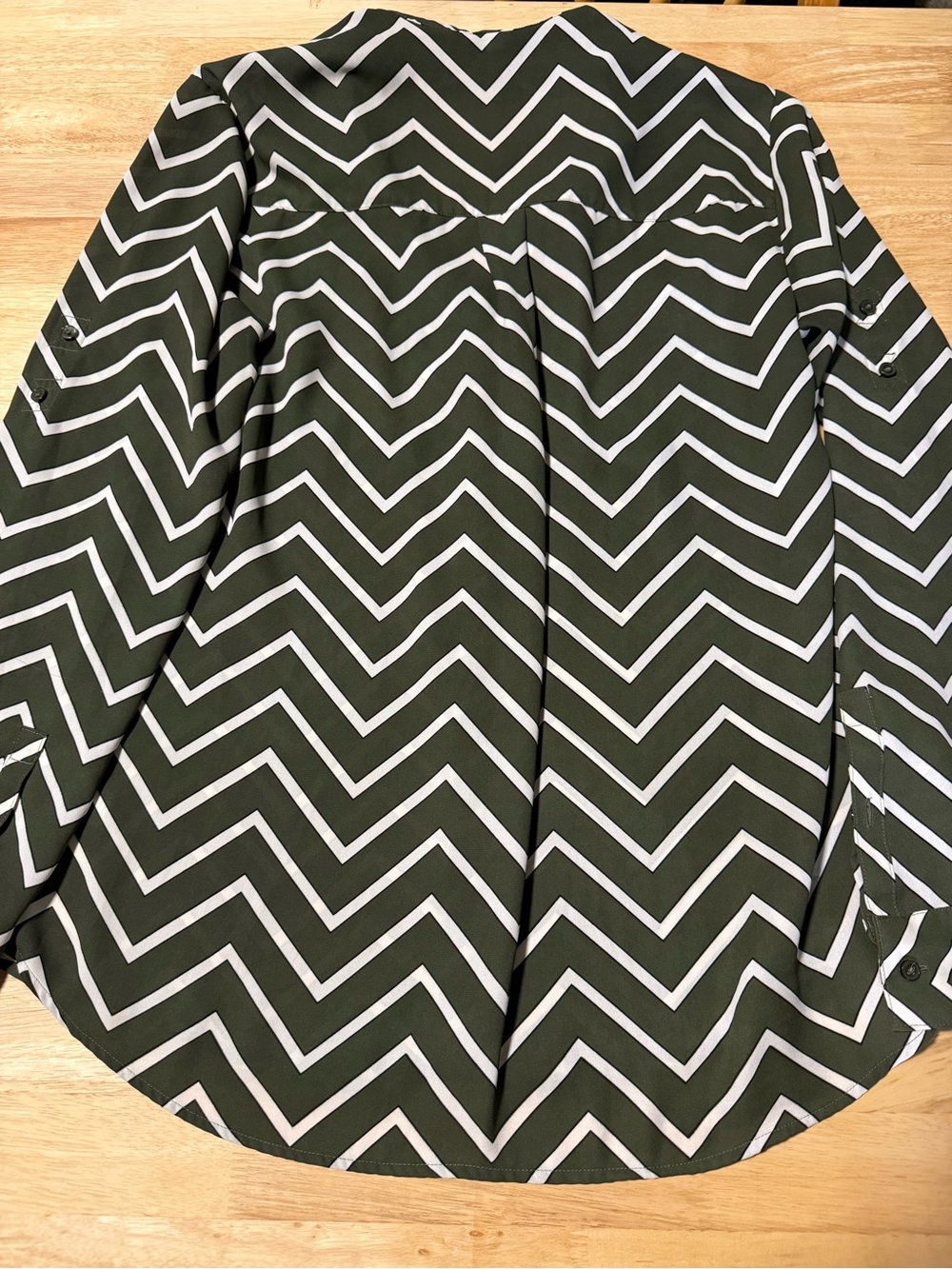 Express Portofino Shirt Women’s Medium Olive Green White Chevron - Picture 5 of 5